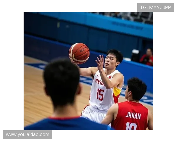 中国男篮力克日本晋级亚洲杯决赛 全队表现出色展现团结精神