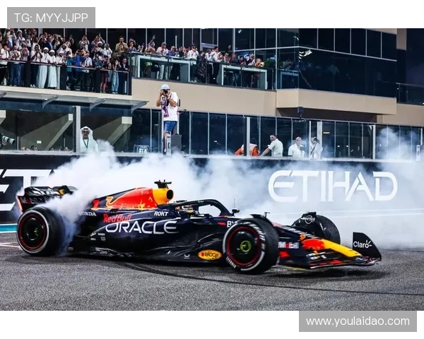 F1赛季激烈竞争继续 红牛车队力压梅赛德斯引发热议