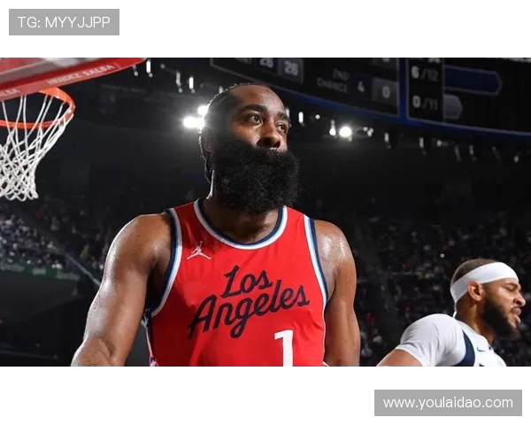 NBA联盟群雄竞逐季后赛席位焦点大战引发球迷热议情绪高涨声援