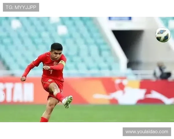 中国足球队迎战日本队备战亚洲杯，主教练透露关键球员伤情分析