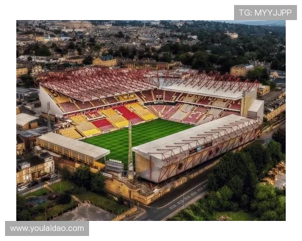 布拉德福德俱乐部新赛季战略调整引发球迷广泛关注与球队未来发展方向共振