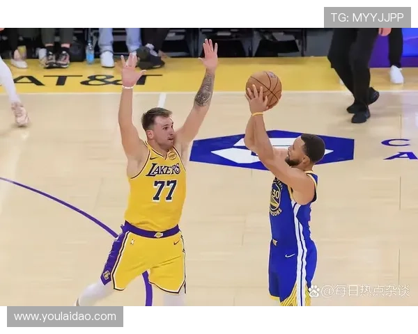 浓眉哥单场砍下50分带领湖人逆袭勇士 全场表现堪称历史级别