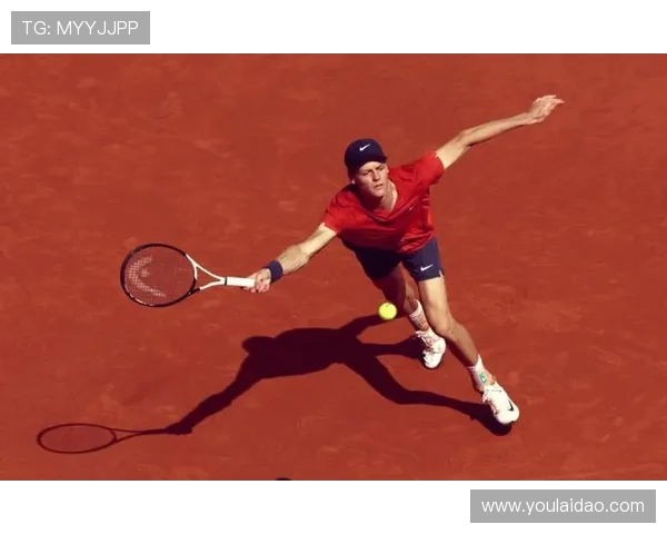 网球新星横空出世：年轻选手在国际大赛中力压群雄创历史纪录